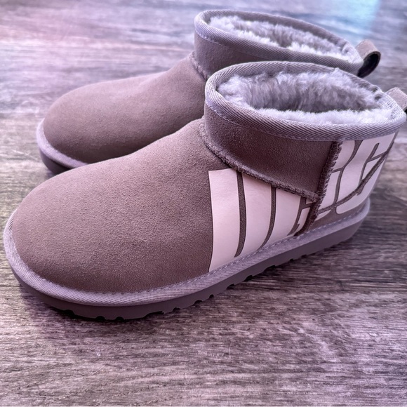 UGG Shoes - Authentic Gray UGG Boots size 5